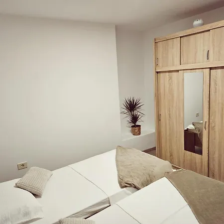 Gaja, Apartment