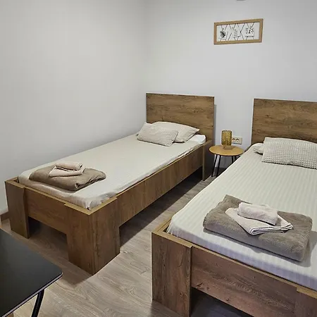 Gaja, Apartment